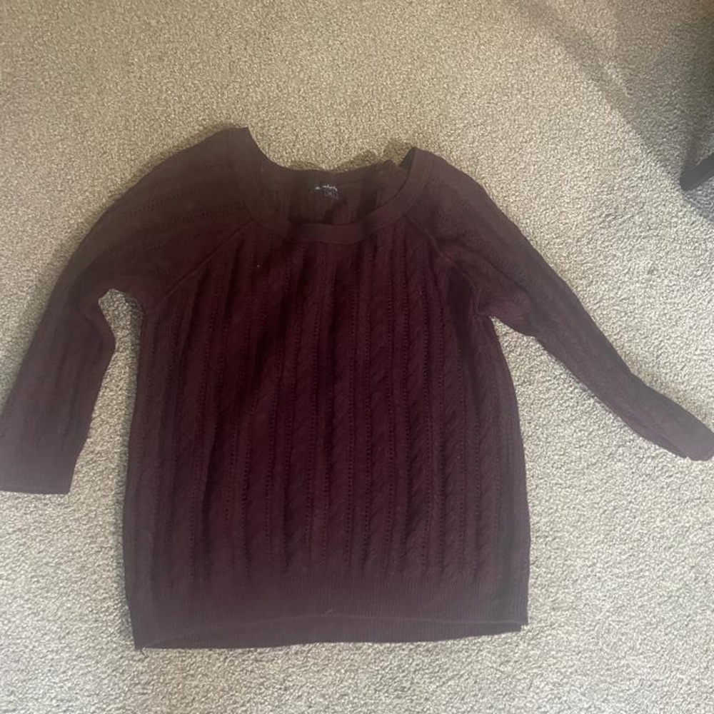 AE Maroon sweater size large